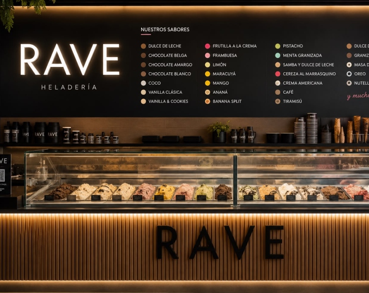 Mostrador y cartel de sabores de heladería RAVE